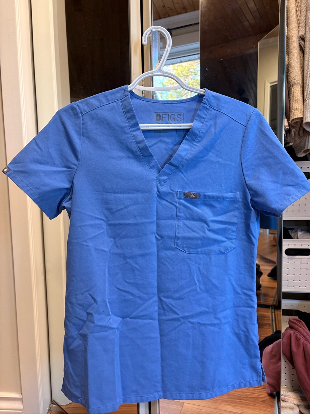 FIGS V-Neck Catarina Scrub Top